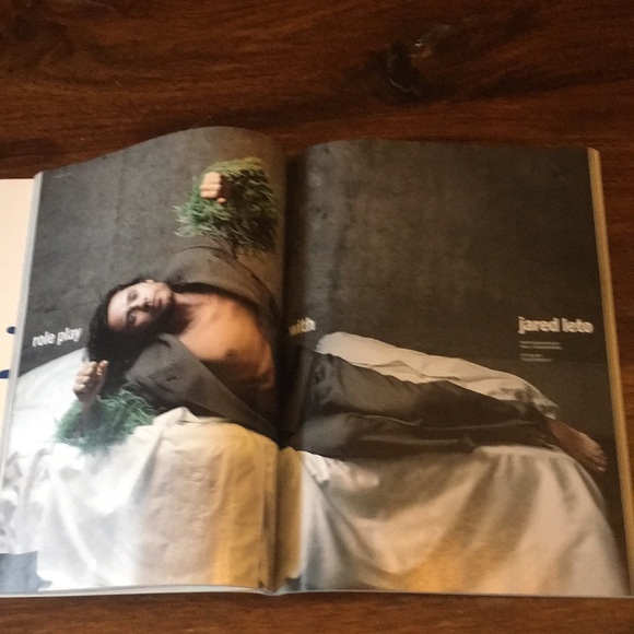 l’uomo vogue magazine December 2021 featuring Jared Leto - Picture 12 of 16